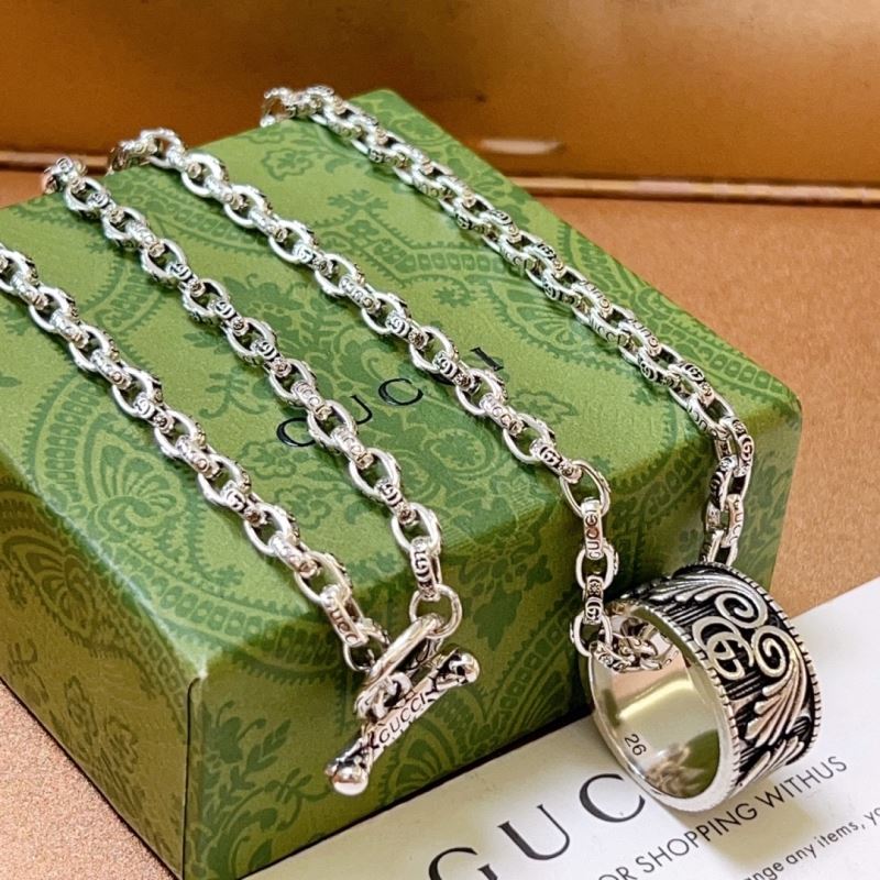 G*u*i necklaces